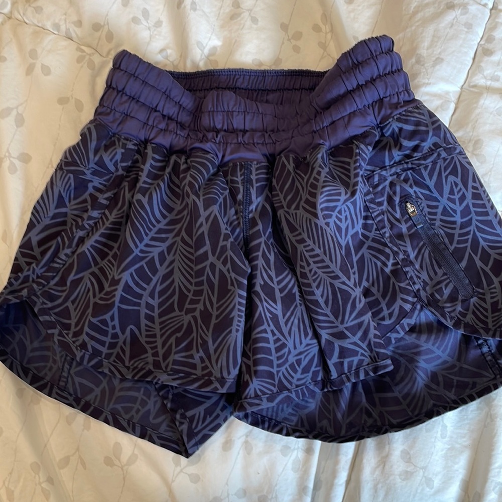 Lululemon tracker shorts size 4